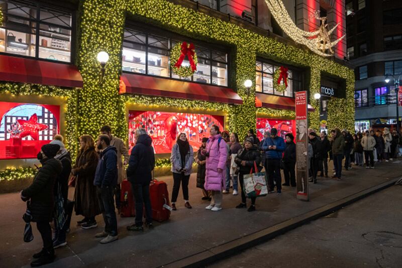 Shoppers line up to score Black Friday deals