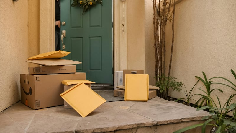 2025 holiday shipping deadlines to ensure on-time gift delivery